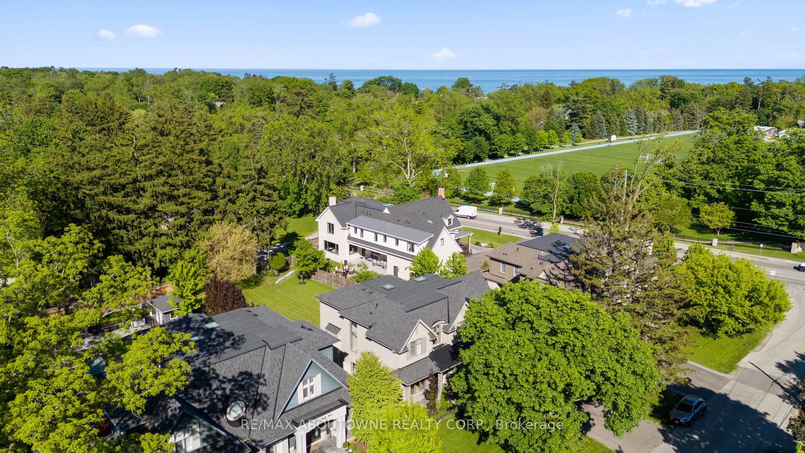 489 Lakeshore Road W • Oakville, ON photo 4