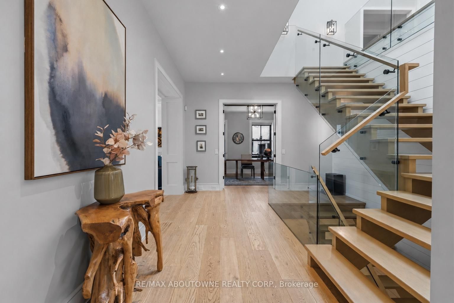 489 Lakeshore Road W • Oakville, ON photo 6