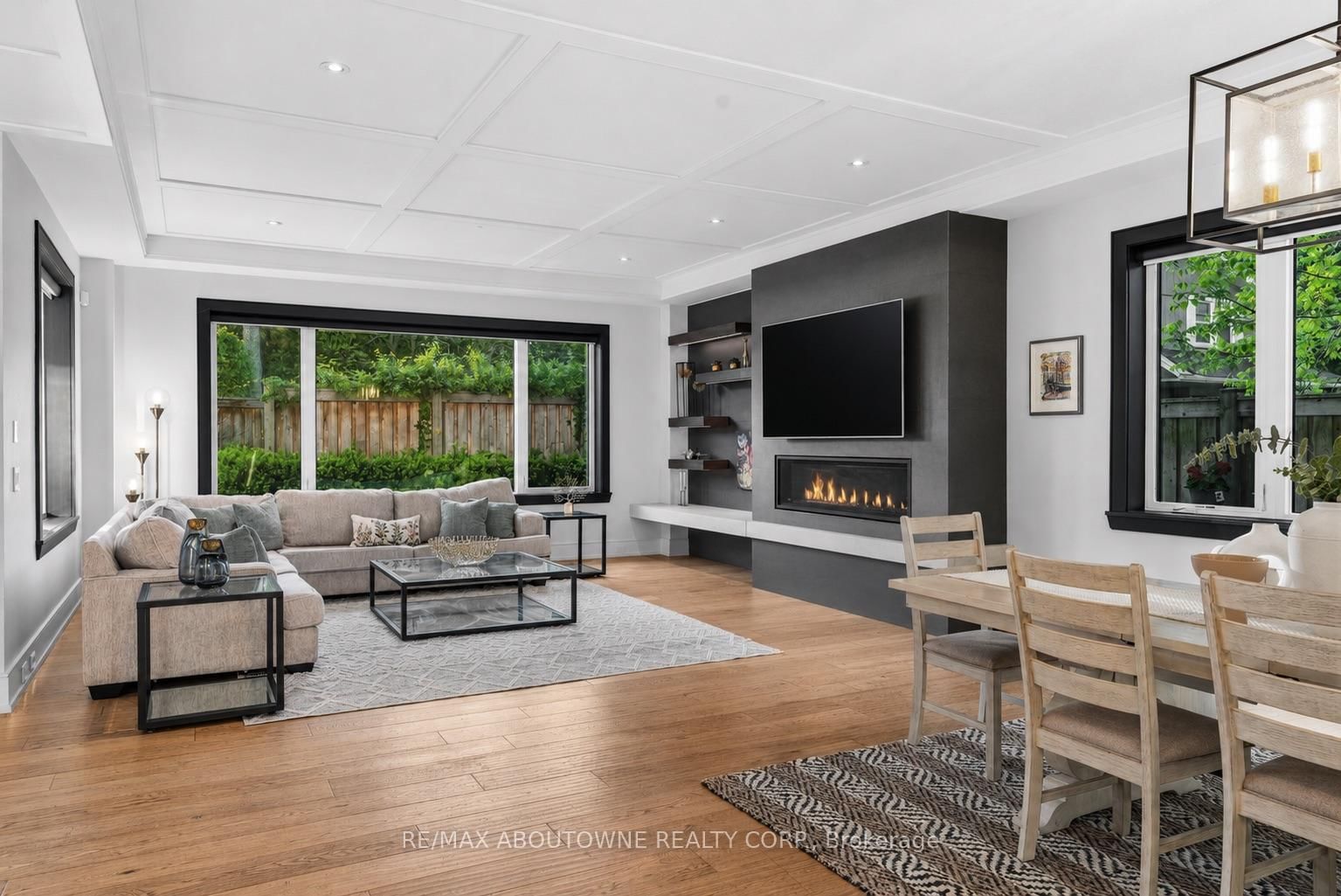 489 Lakeshore Road W • Oakville, ON photo 8