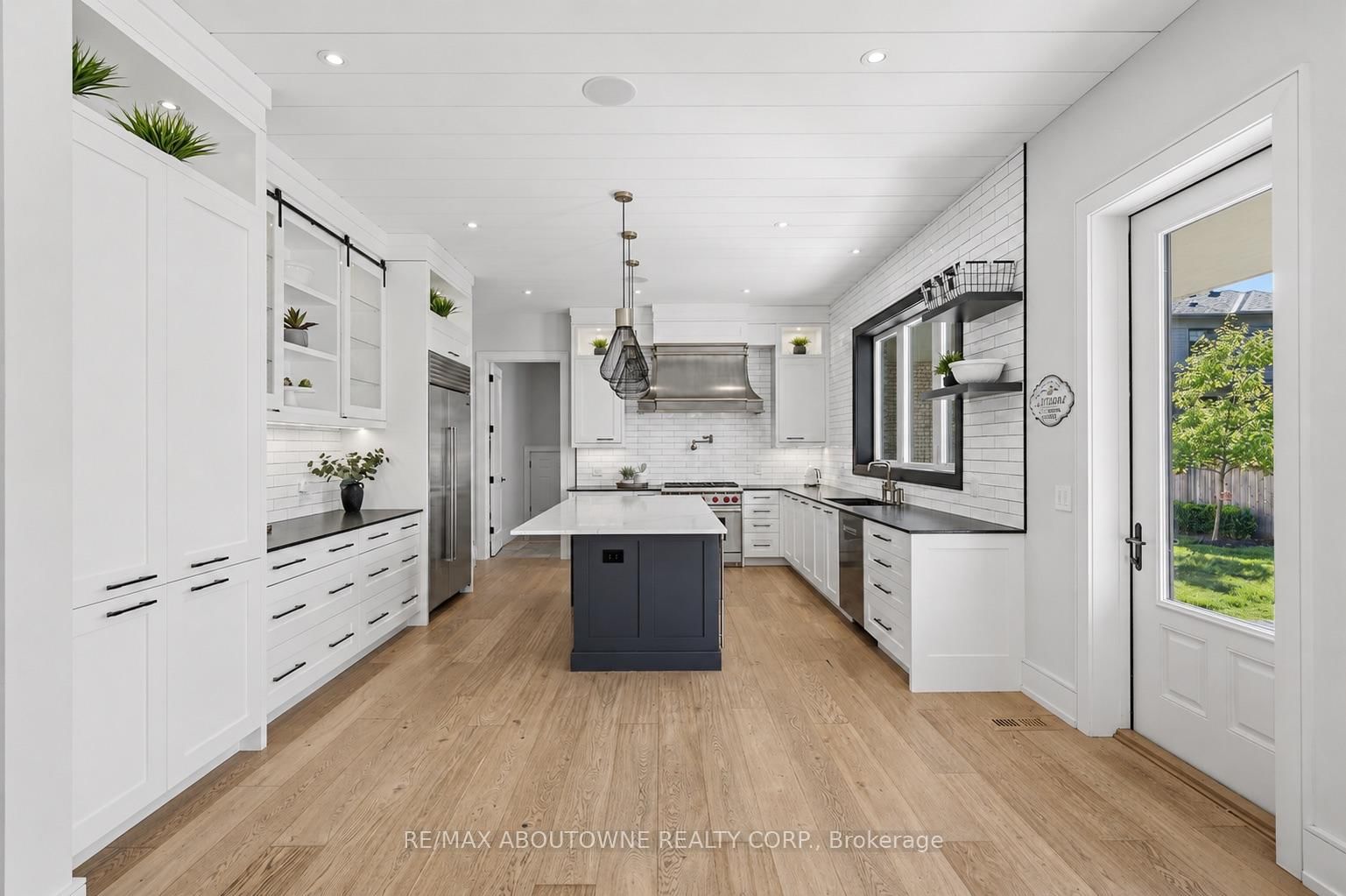 489 Lakeshore Road W • Oakville, ON photo 9