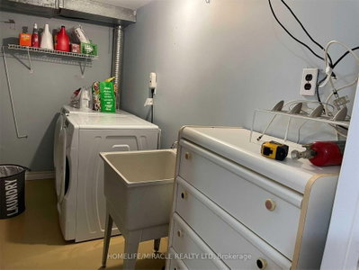 Semi-Detached House for lease at 33 Gordon Drive, Brampton, Ontario, L6Y 2A8 - Brampton South - MLS: W13761664