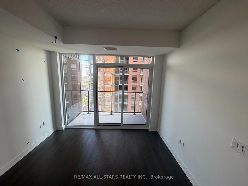 1922 - 4010 Eglinton Avenue W