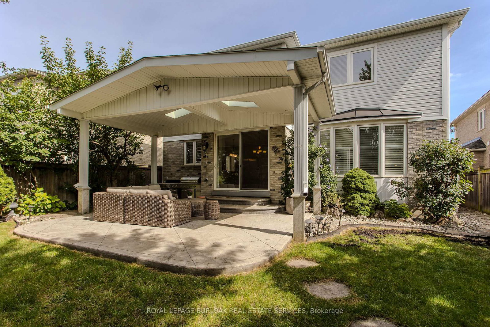2194 Berwick Drive • Burlington, ON photo 4