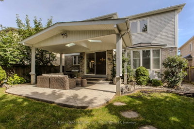 2194 Berwick Drive • Burlington, ON photo 4