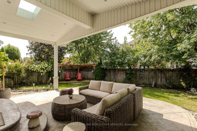 2194 Berwick Drive • Burlington, ON photo 5