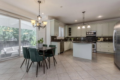 2194 Berwick Drive • Burlington, ON photo 8