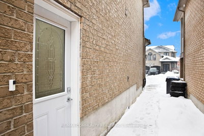 64 Fallstar Brampton,ON L7A 2J7 — Photo 2