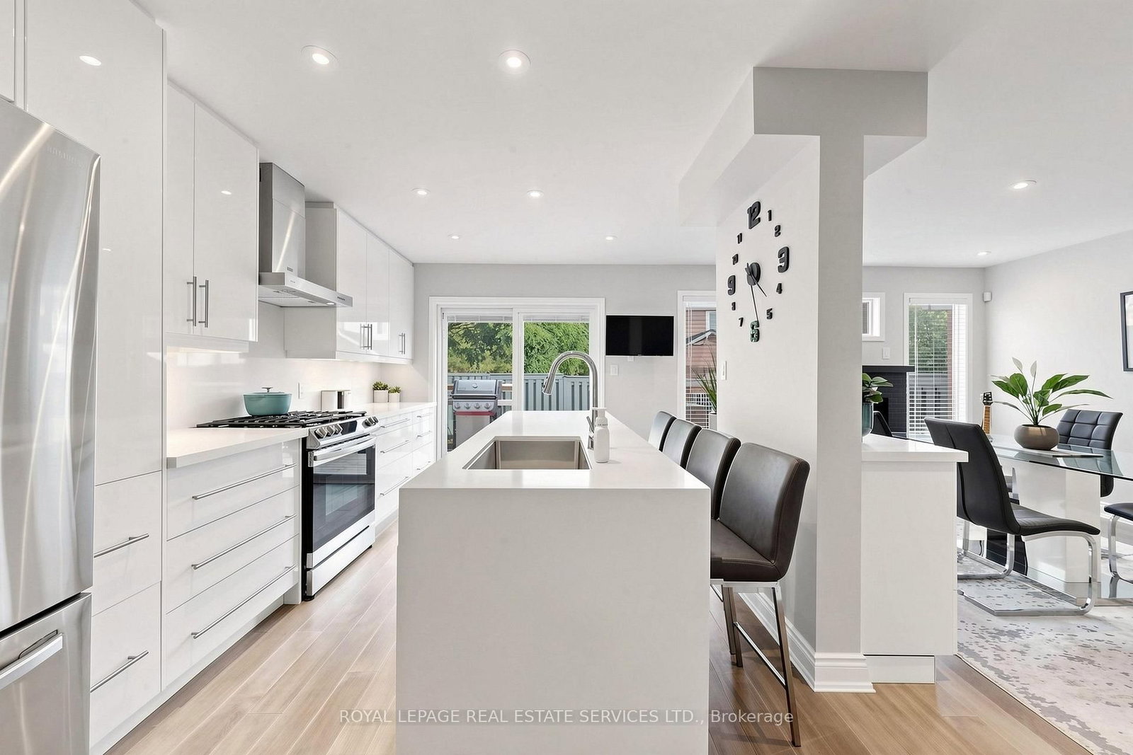 2413 Baintree Crescent • Oakville, ON photo 11