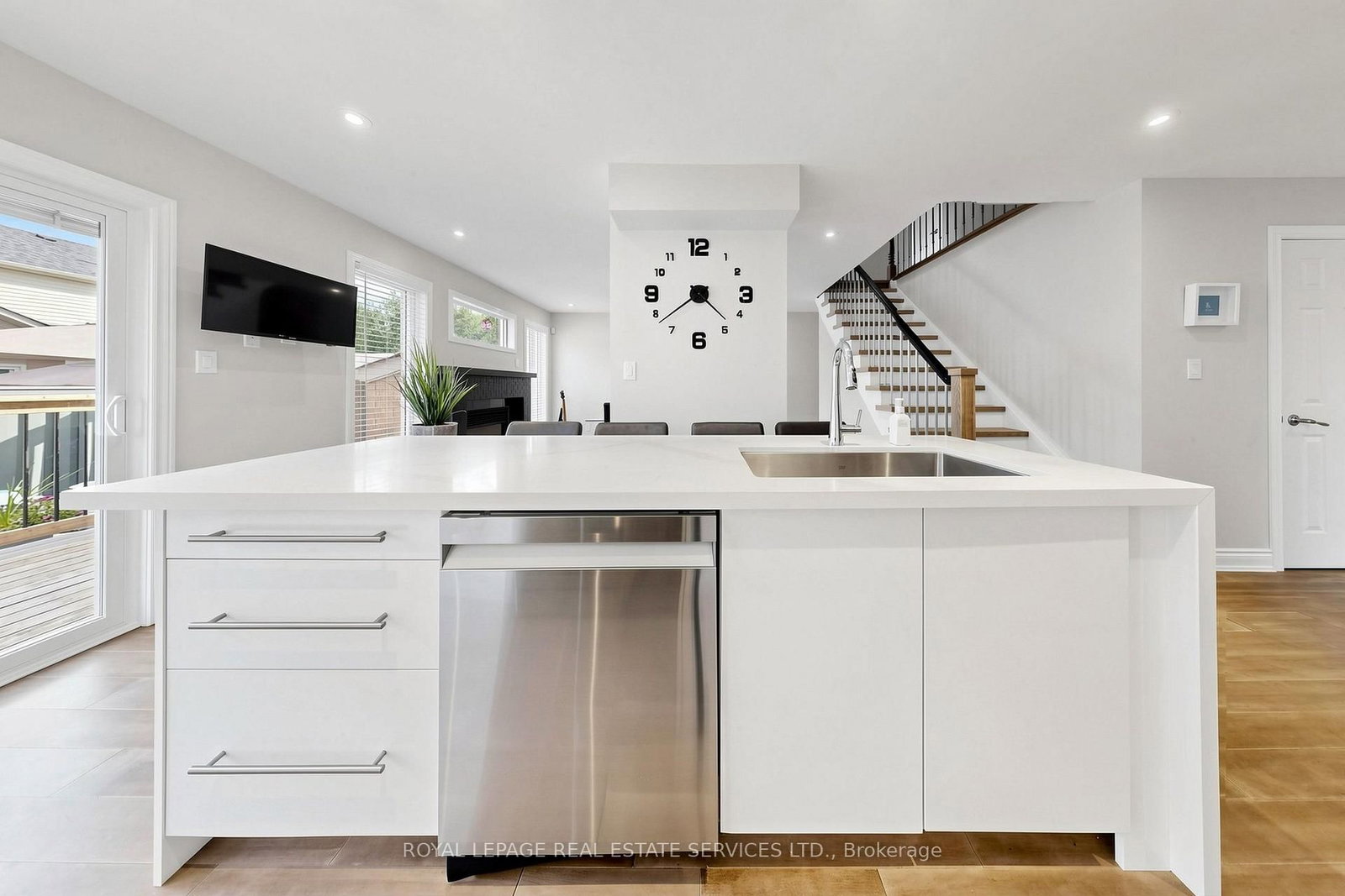 2413 Baintree Crescent • Oakville, ON photo 13
