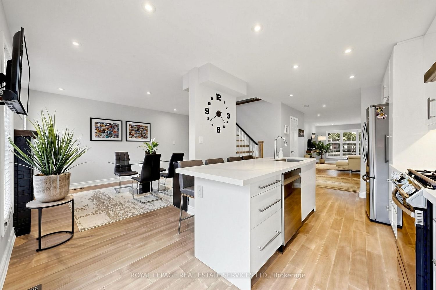 2413 Baintree Crescent • Oakville, ON photo 14