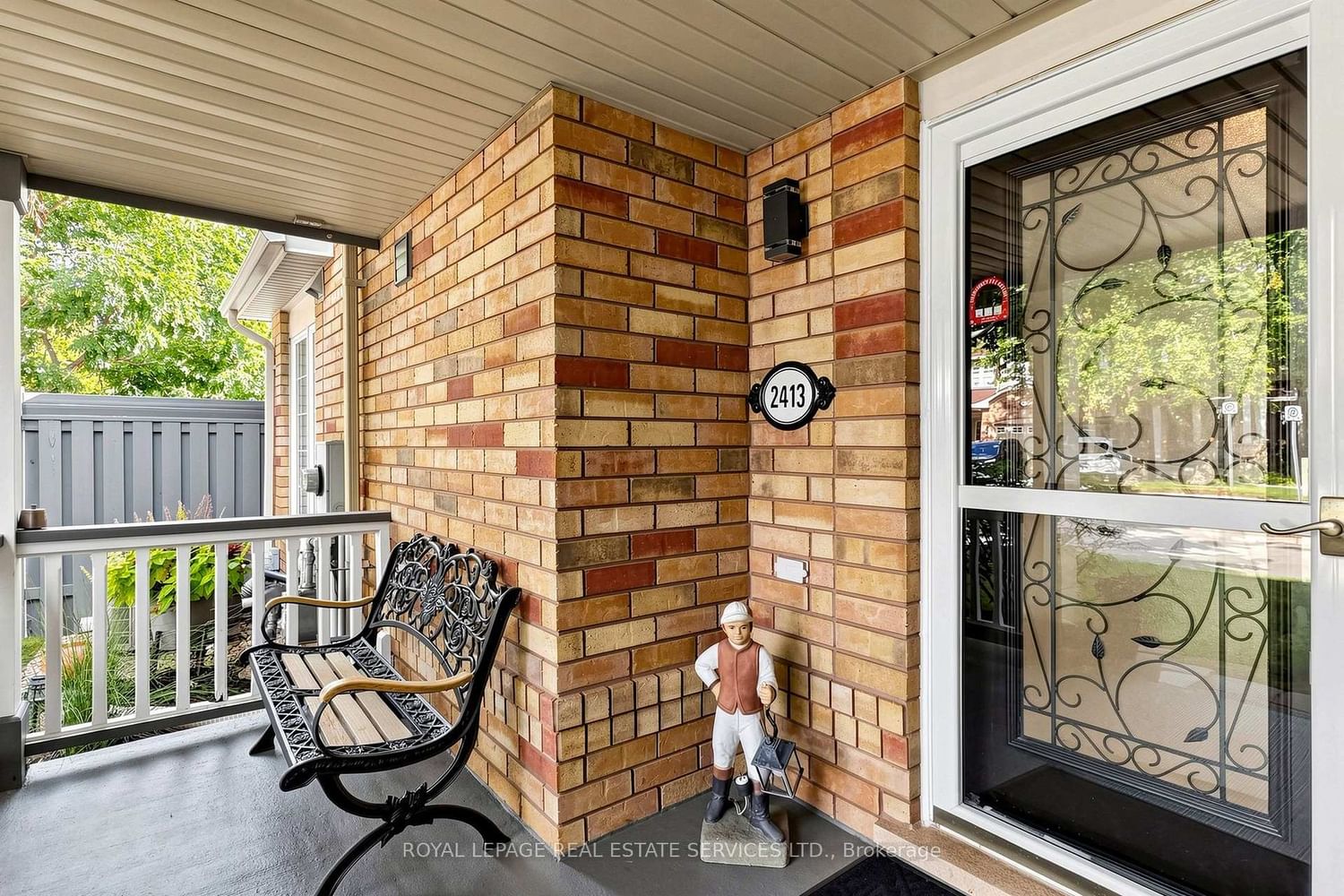 2413 Baintree Crescent • Oakville, ON photo 5