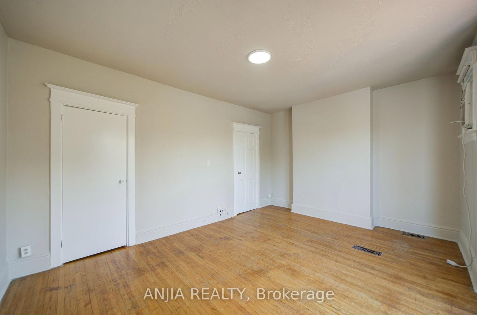 1063 Dufferin Street • Toronto, ON photo 10