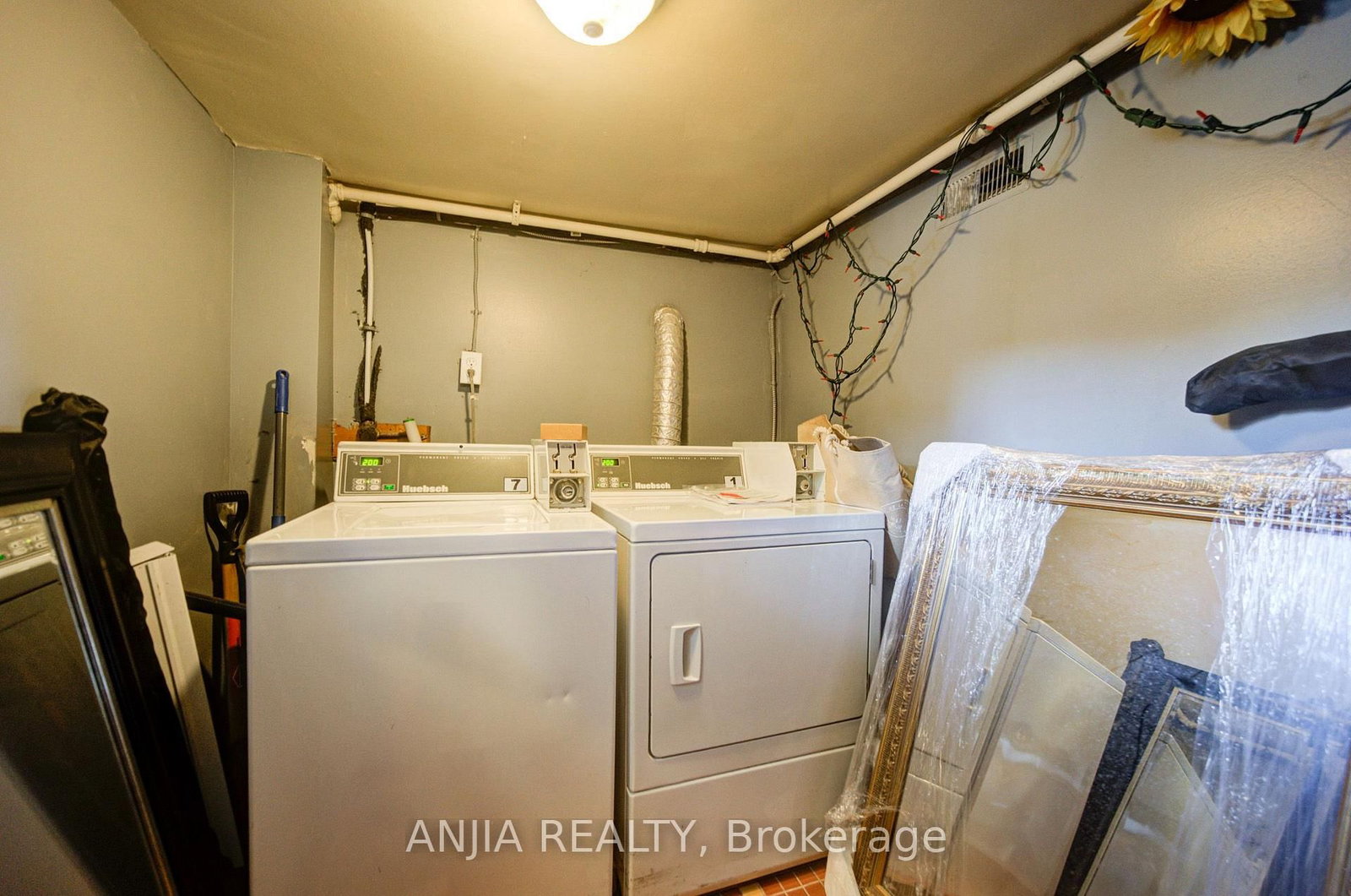 1063 Dufferin Street • Toronto, ON photo 12