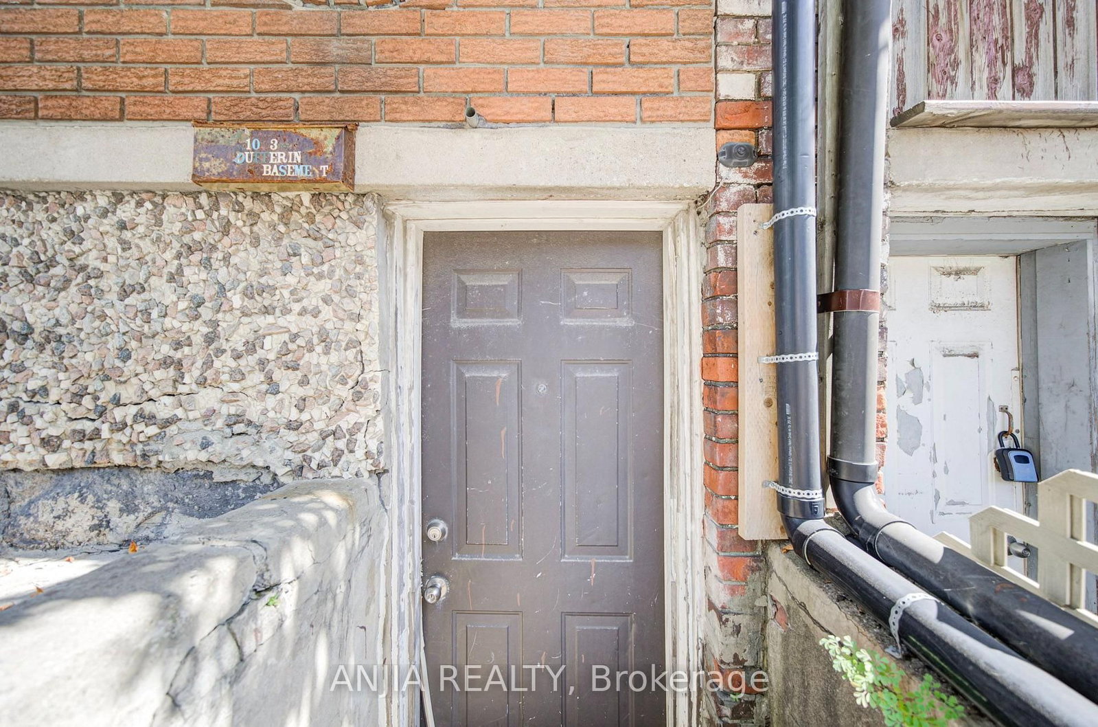 1063 Dufferin Street • Toronto, ON photo 13