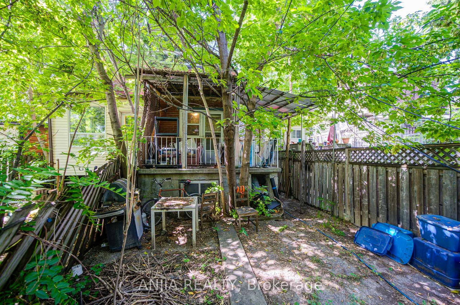 1063 Dufferin Street • Toronto, ON photo 17