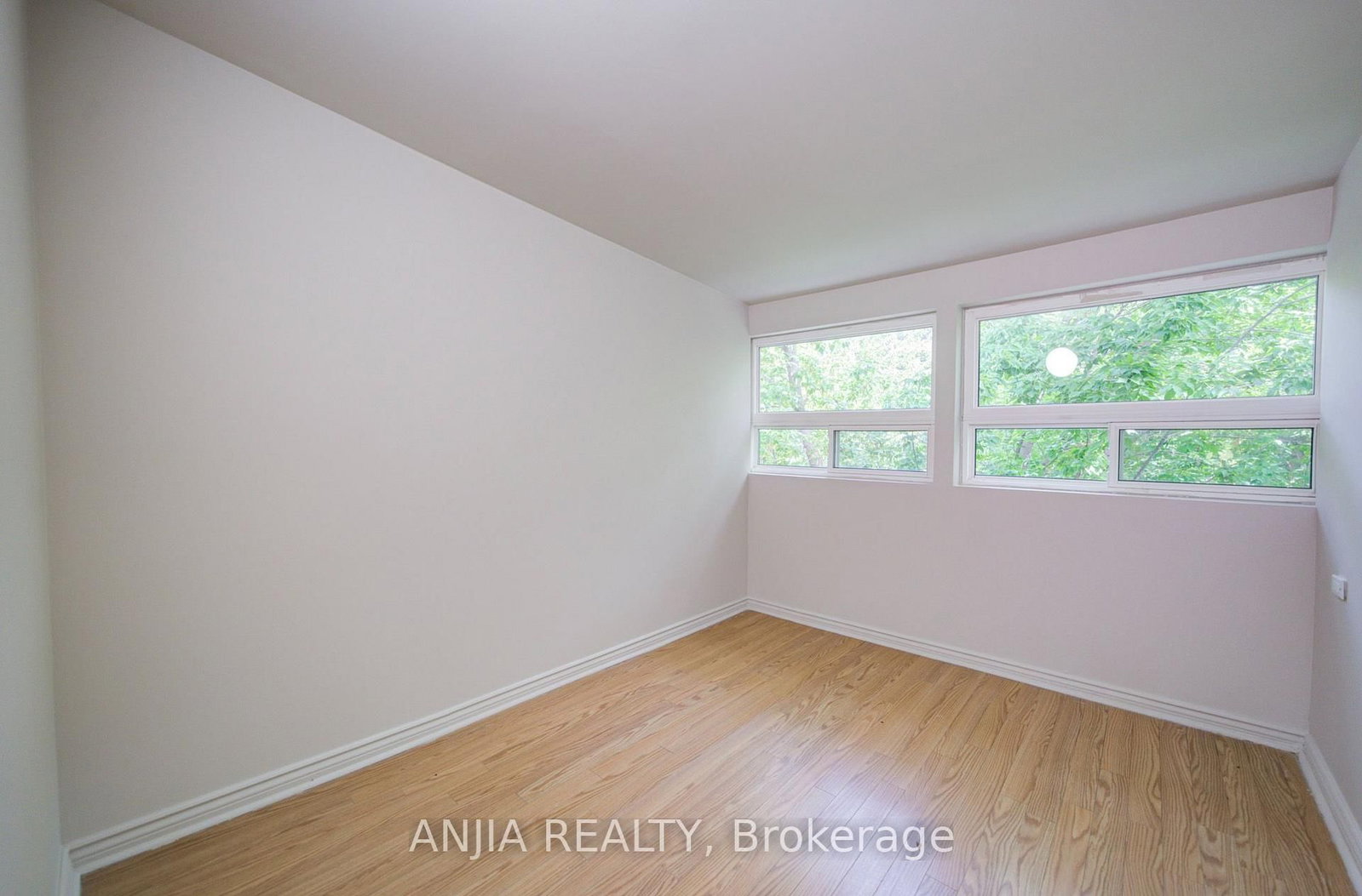 1063 Dufferin Street • Toronto, ON photo 6