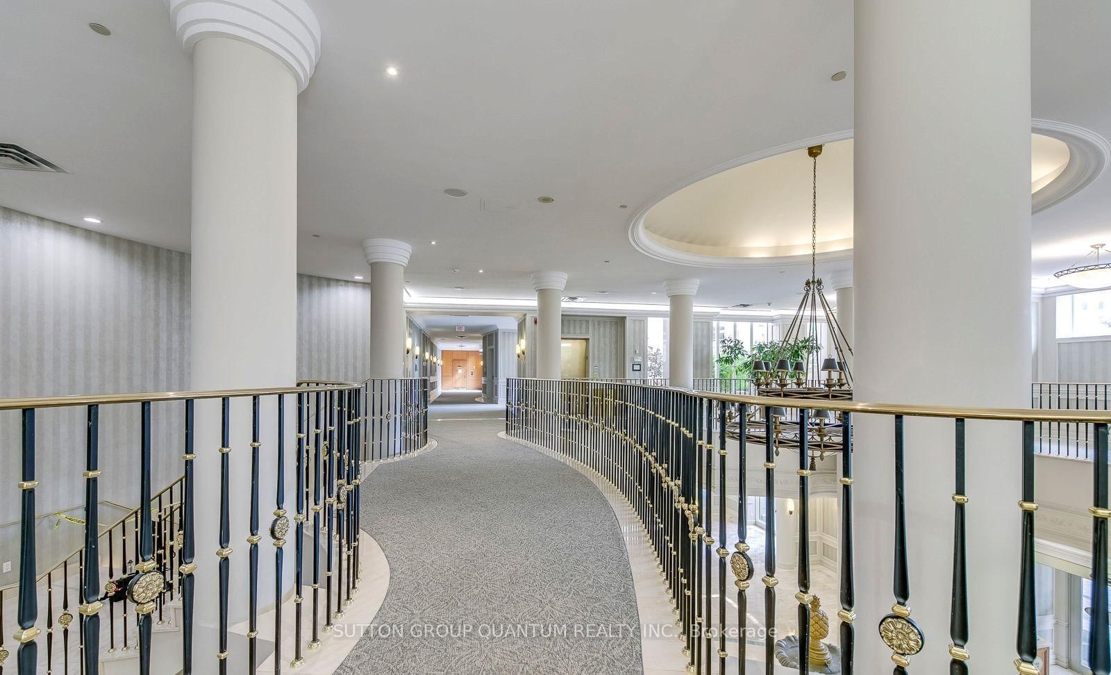 25 Kingsbridge Garden Circle • #1123 • Mississauga, ON photo 3