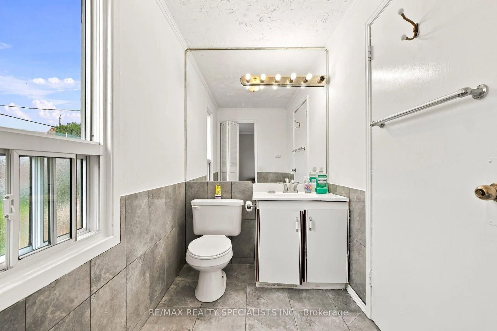 39 Macdonald Street • Toronto, ON photo 14