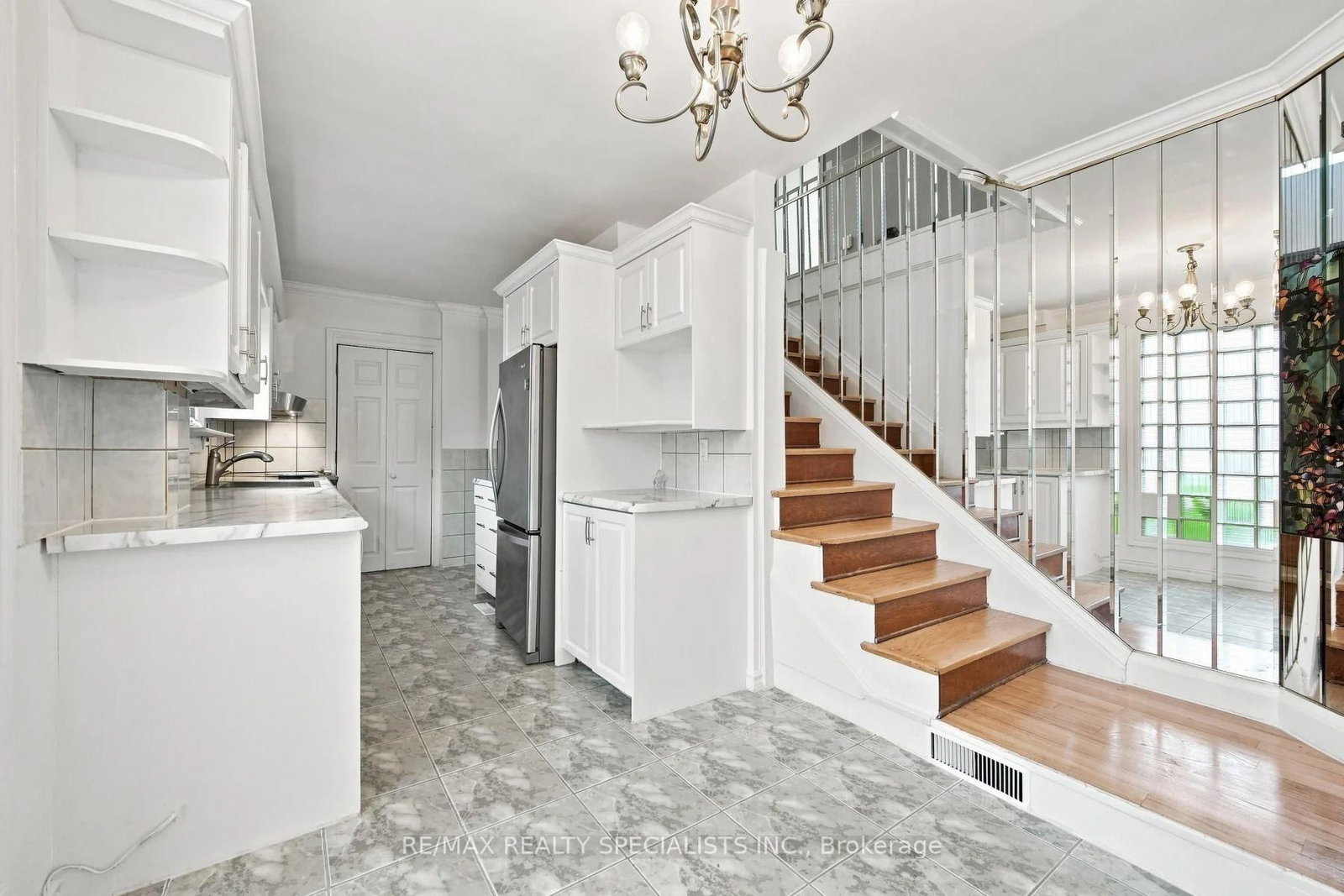 39 Macdonald Street • Toronto, ON photo 4