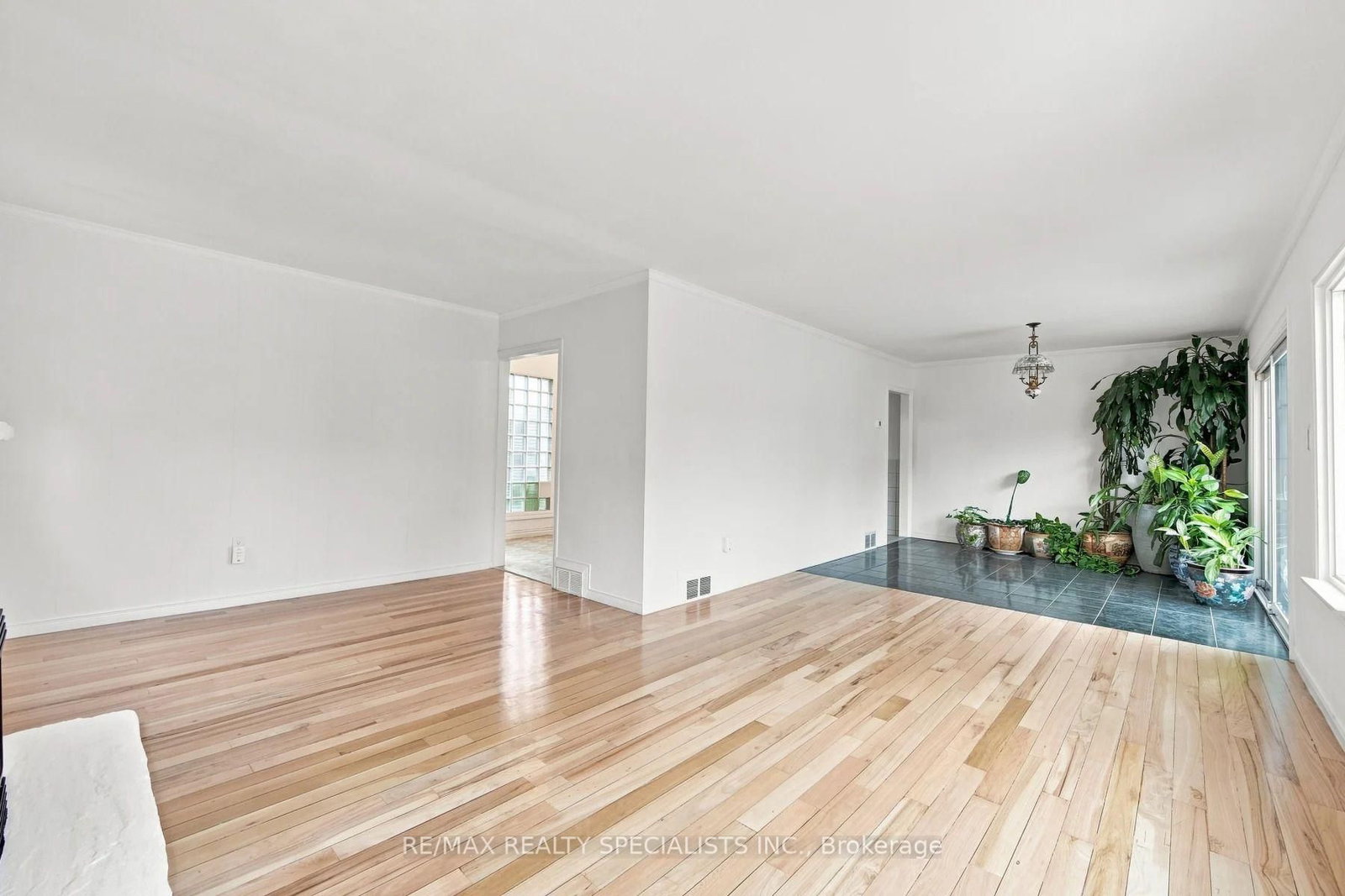 39 Macdonald Street • Toronto, ON photo 6