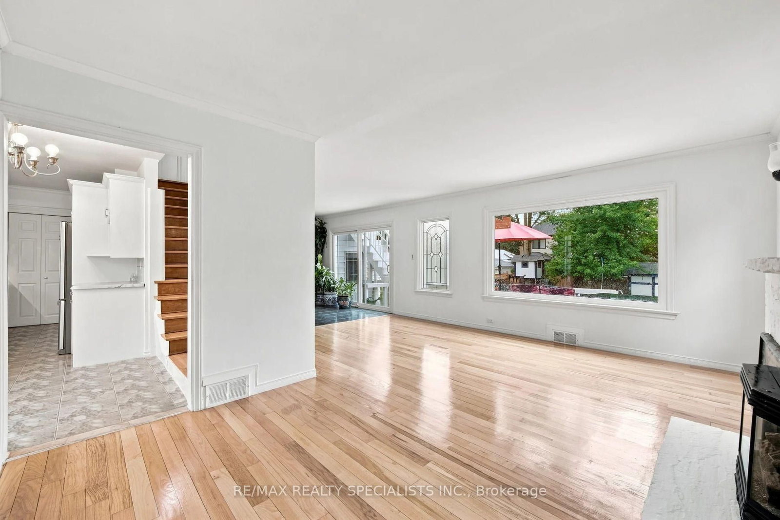 39 Macdonald Street • Toronto, ON photo 9