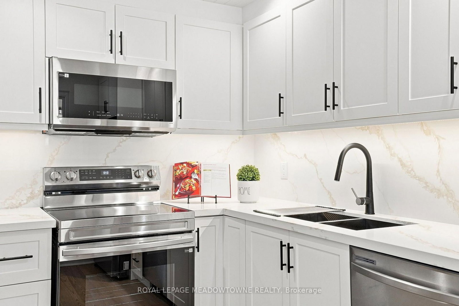20 Mineola Road • #17 • Mississauga, ON photo 8