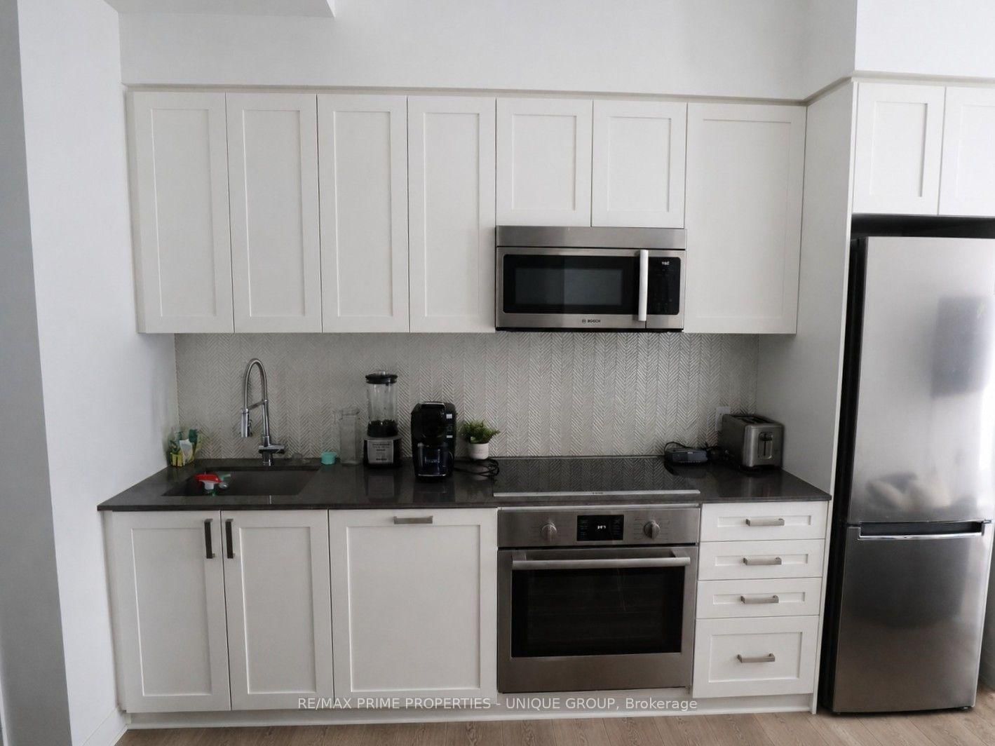 293 The Kingsway • #412 • Toronto, ON photo 10