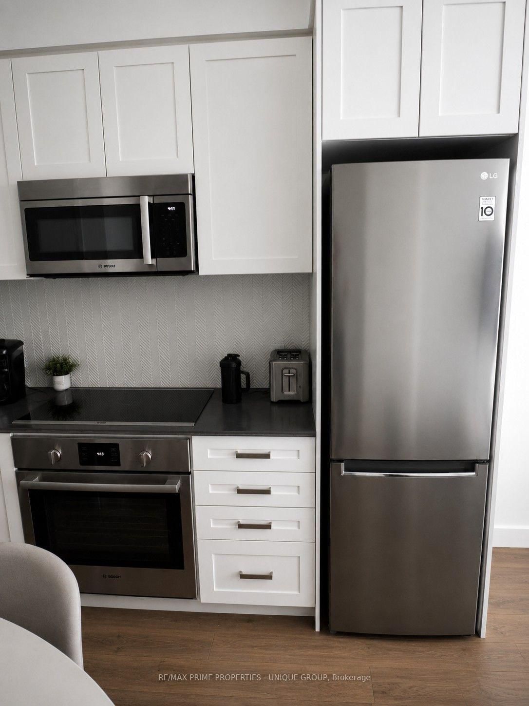 293 The Kingsway • #412 • Toronto, ON photo 11