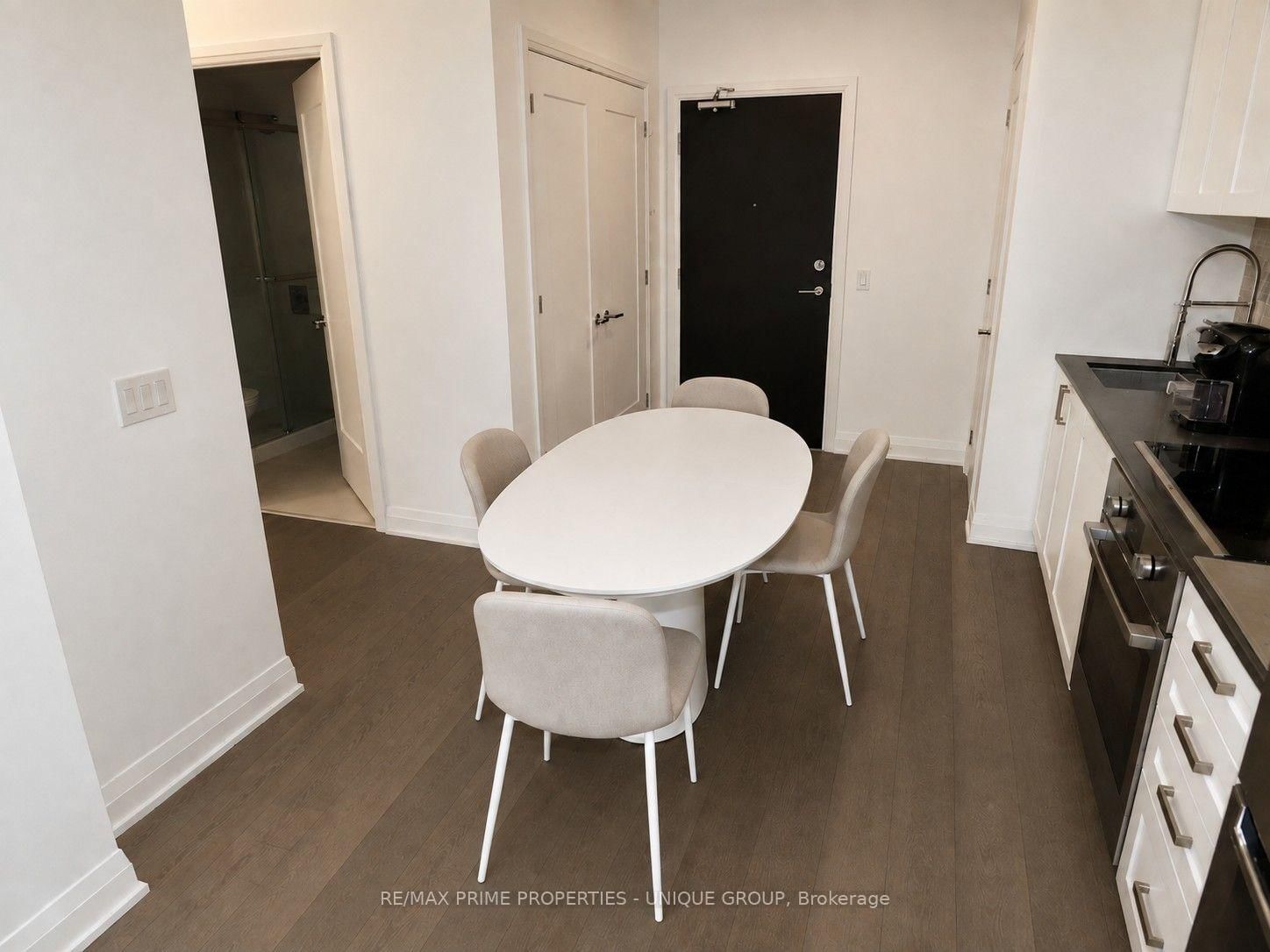 293 The Kingsway • #412 • Toronto, ON photo 12