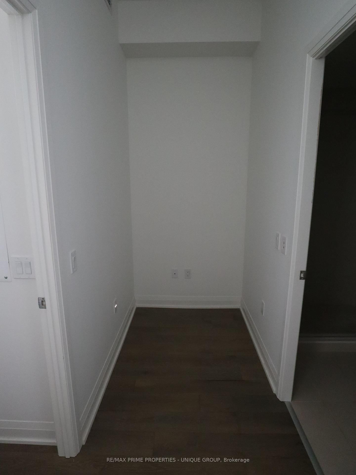 293 The Kingsway • #412 • Toronto, ON photo 13