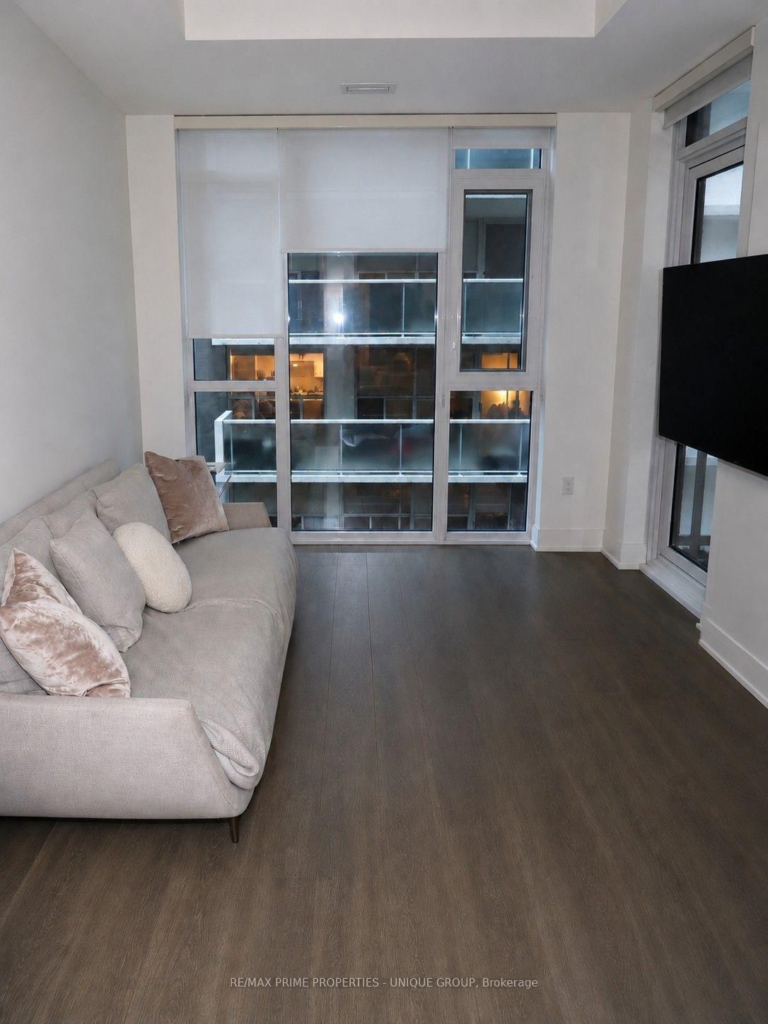 293 The Kingsway • #412 • Toronto, ON photo 17