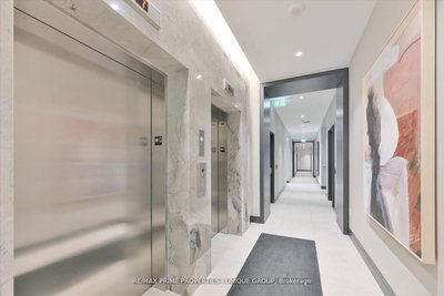 293 The Kingsway • #412 • Toronto, ON photo 6