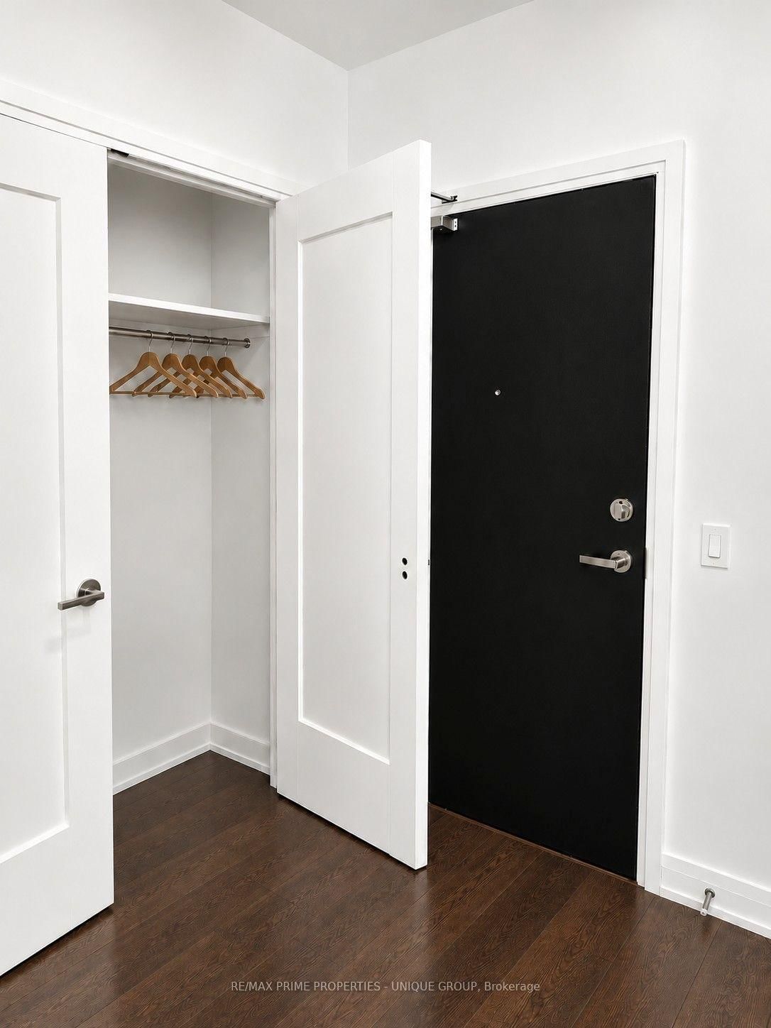 293 The Kingsway • #412 • Toronto, ON photo 8