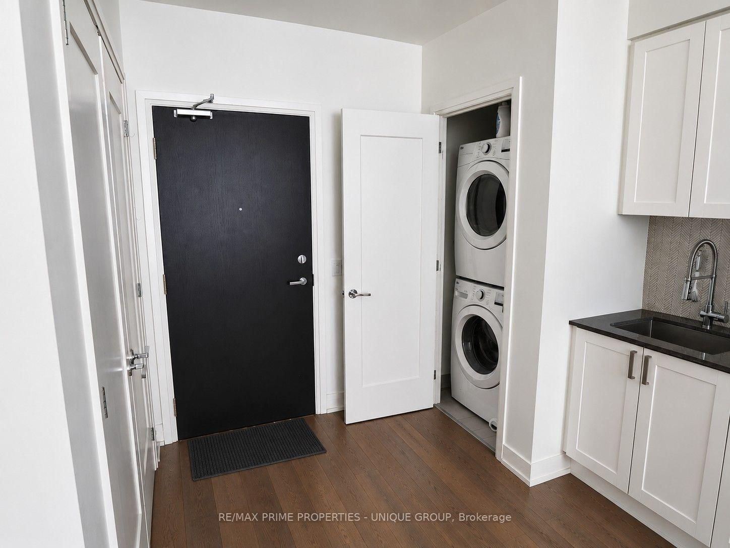 293 The Kingsway • #412 • Toronto, ON photo 9
