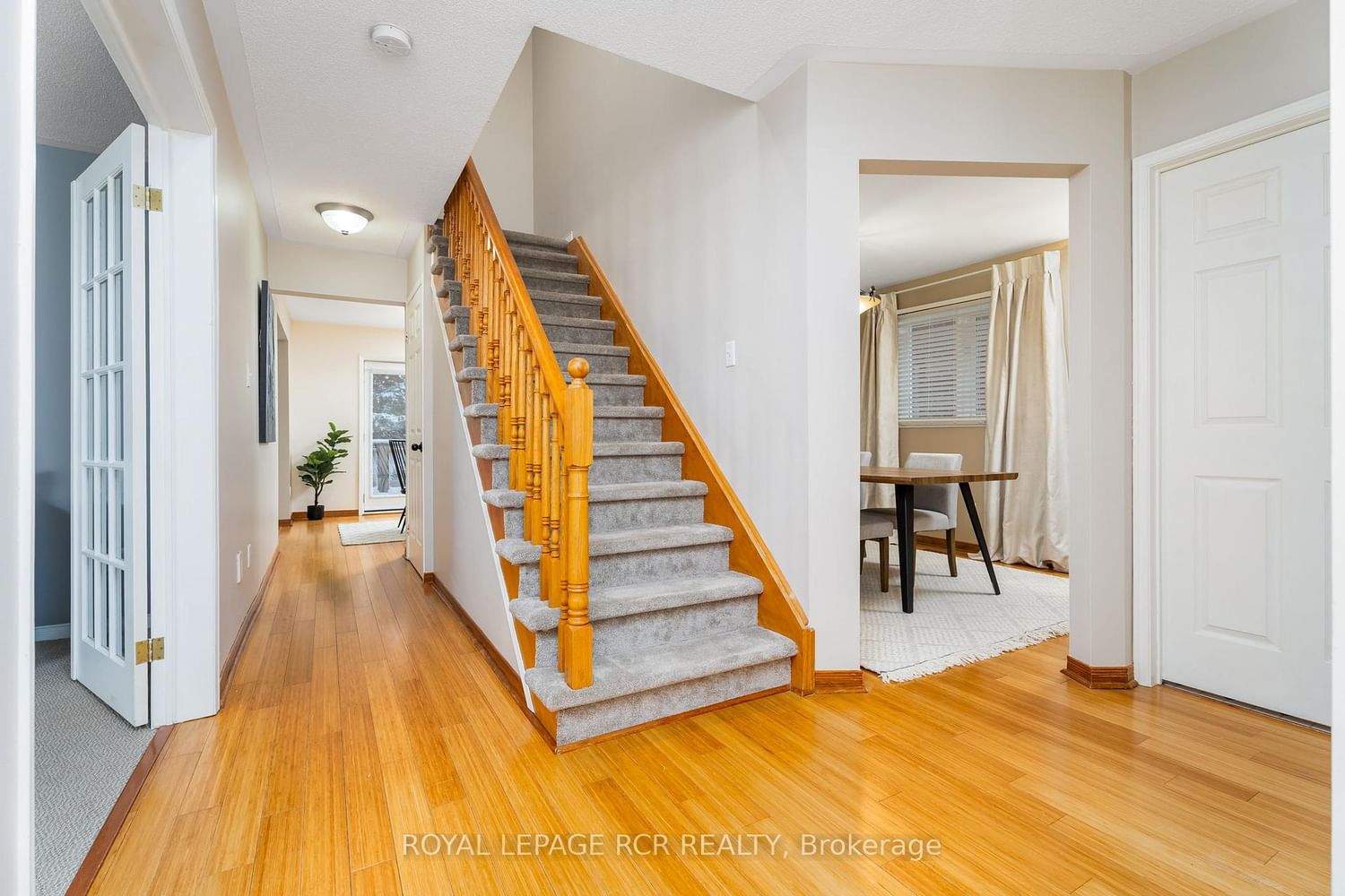 234 Howard Crescent photo 6