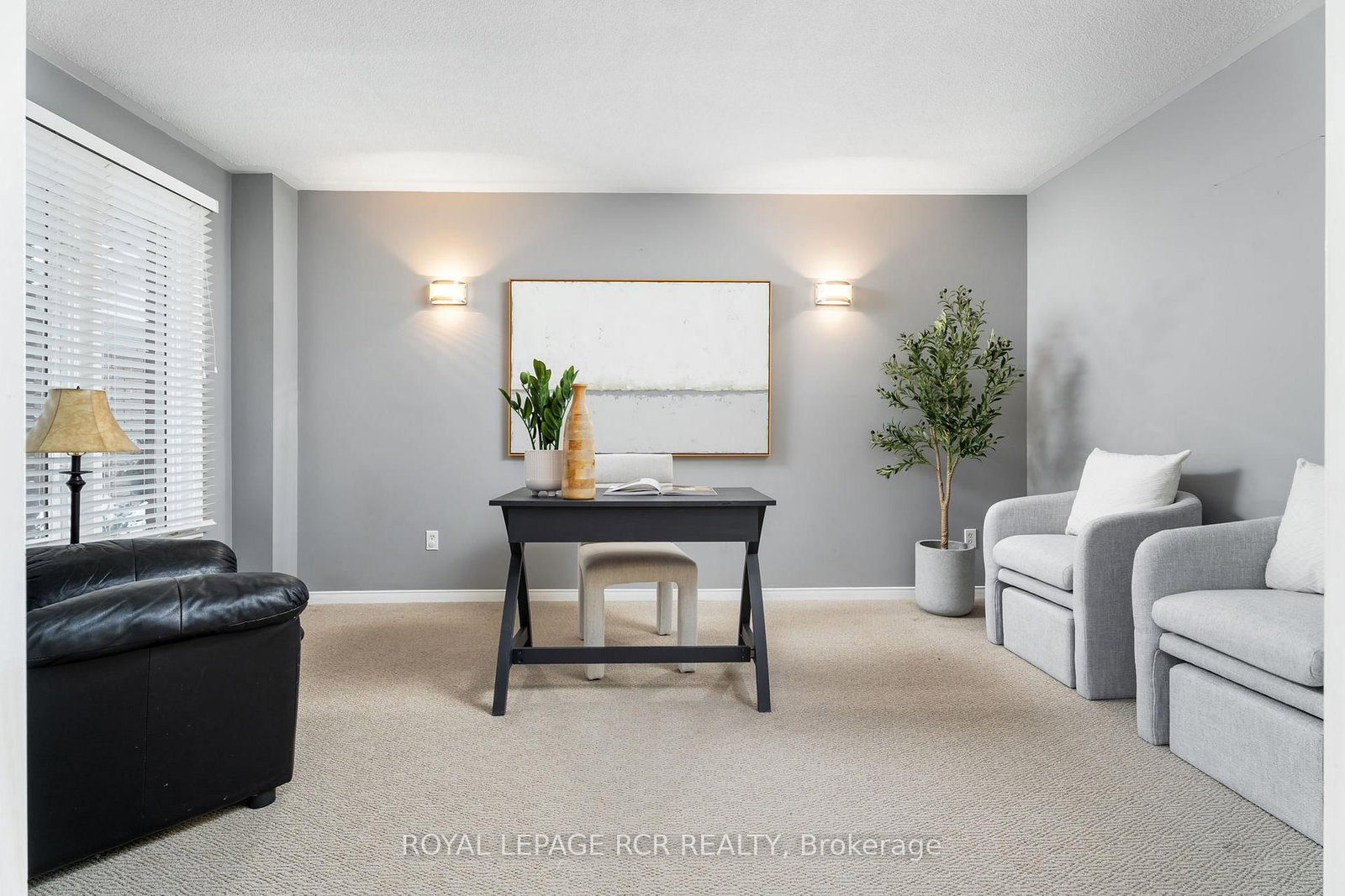 234 Howard Crescent photo 7