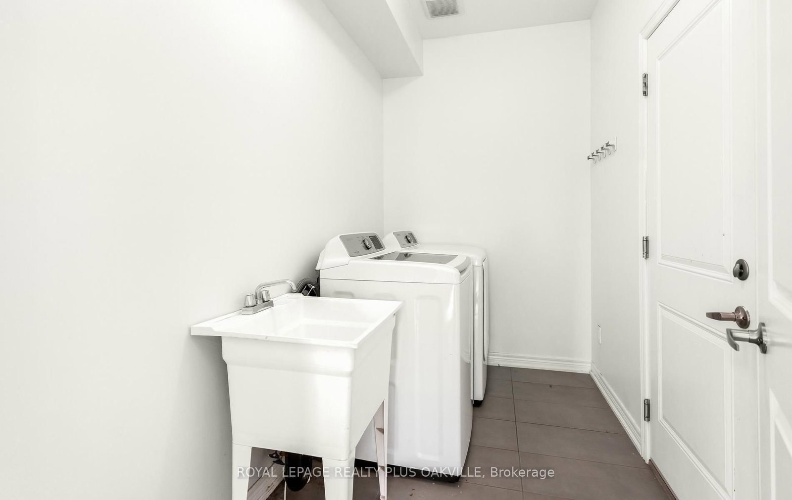 2386 Natasha Circle • Oakville, ON photo 16