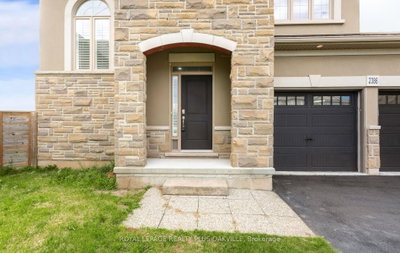 2386 Natasha Circle • Oakville, ON photo 3