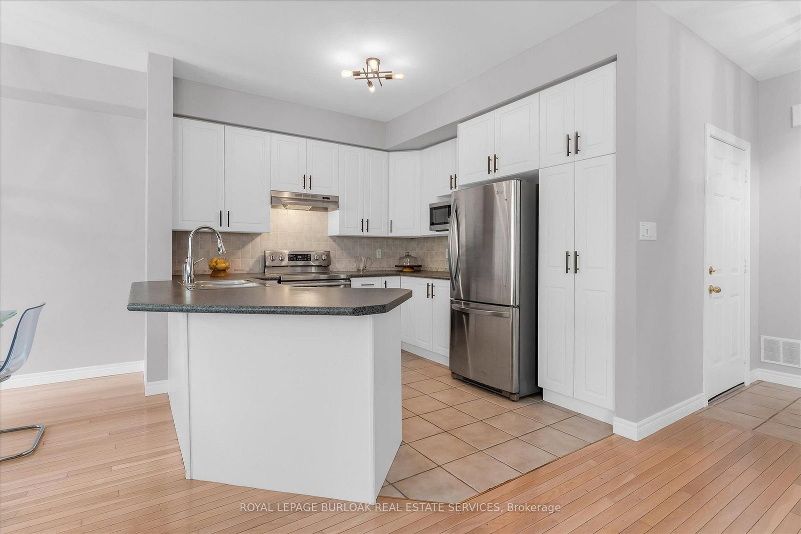 5287 Scotia Street N • Burlington, ON photo 8
