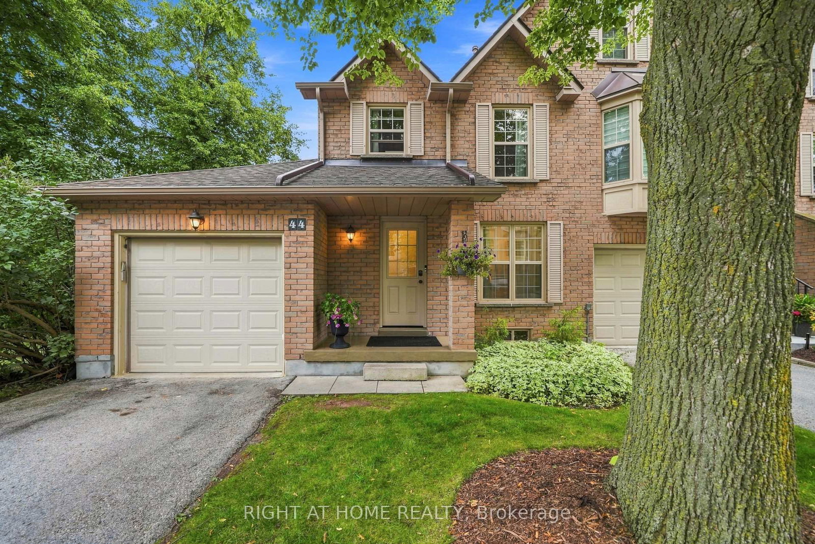 2272 Mowat Avenue • #44 • Oakville, ON photo 1