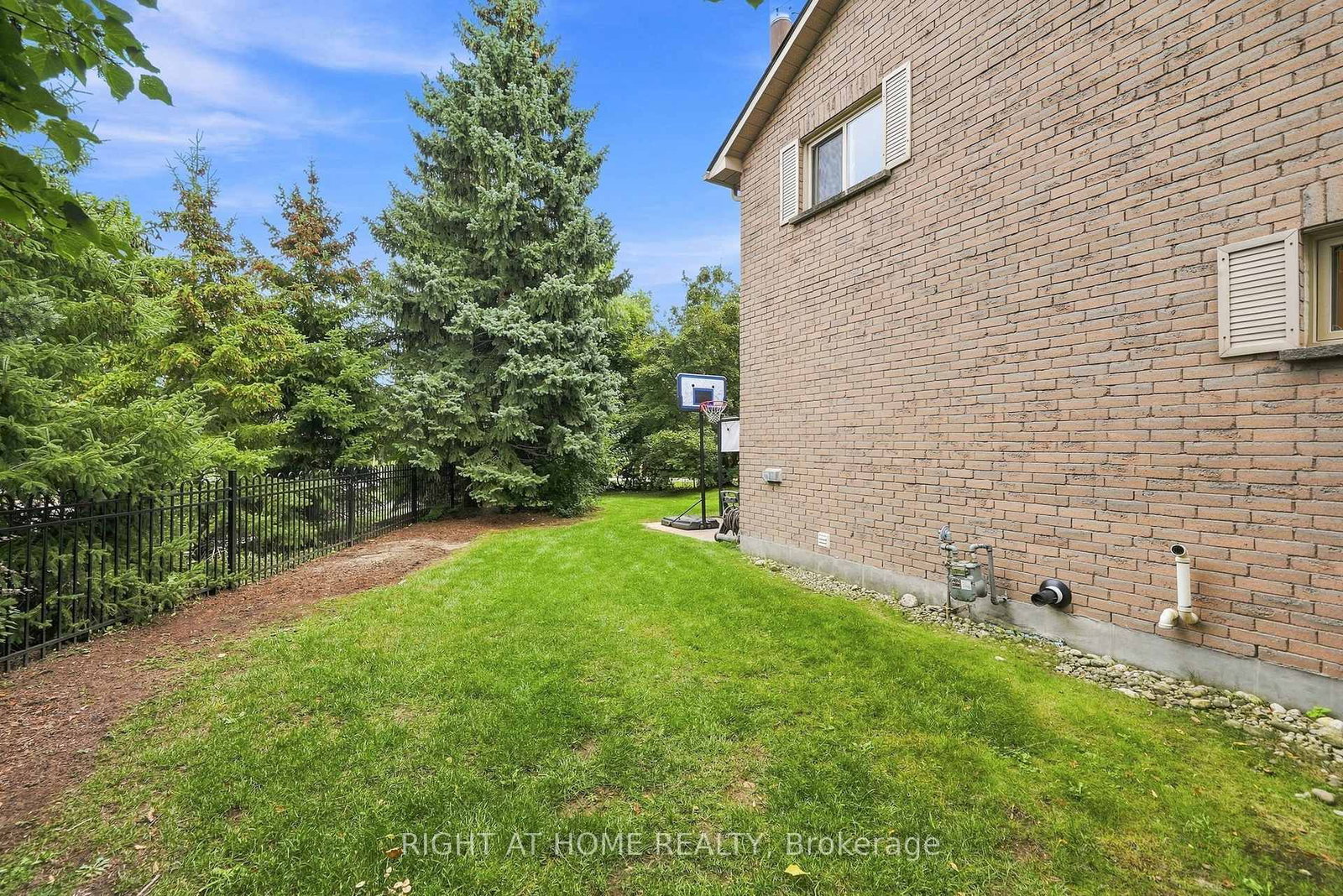 2272 Mowat Avenue • #44 • Oakville, ON photo 35