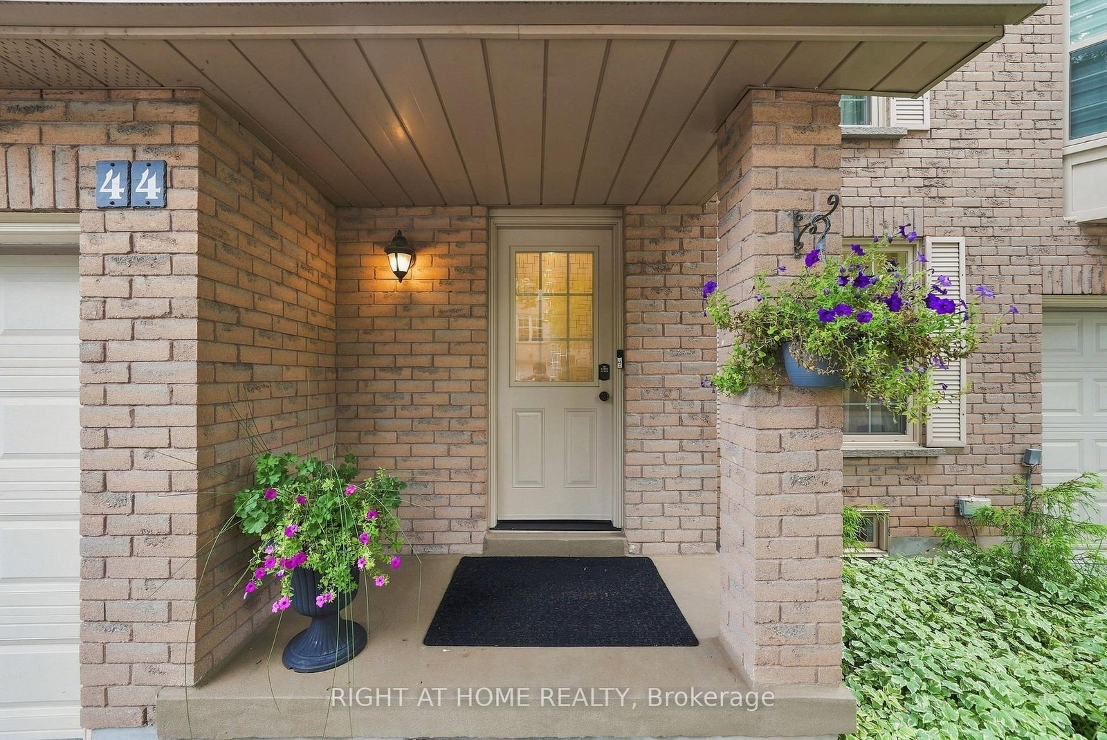 2272 Mowat Avenue • #44 • Oakville, ON photo 6