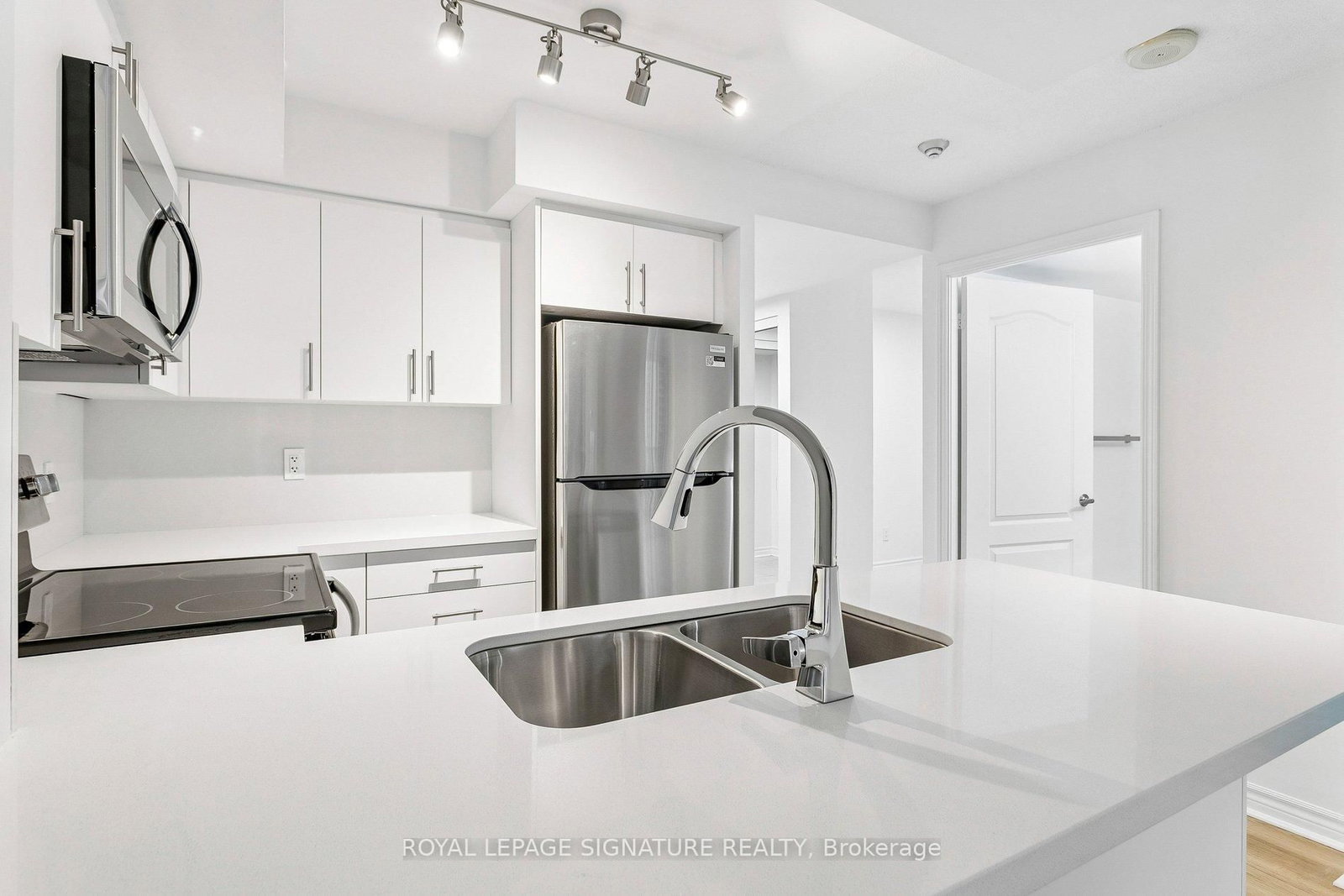 4080 Living Arts Drive • #2407 • Mississauga, ON photo 4