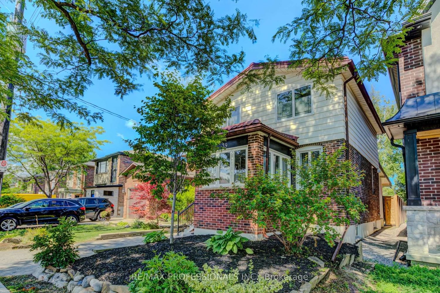 39 Rosemeade Avenue • Toronto, ON photo 3