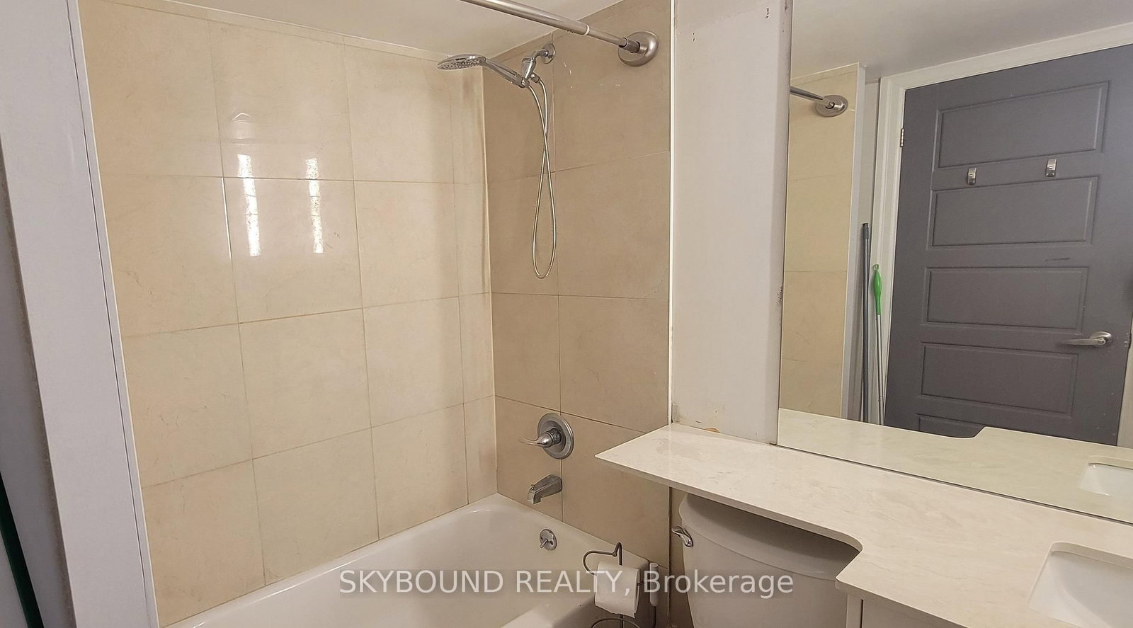 1040 The Queensway • #919 • Toronto, ON photo 24