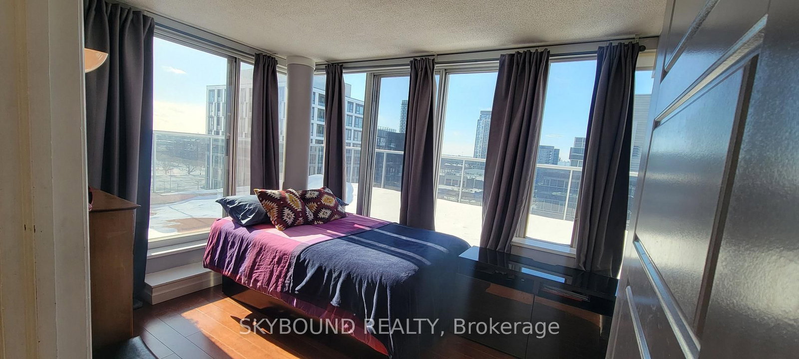 1040 The Queensway • #919 • Toronto, ON photo 9