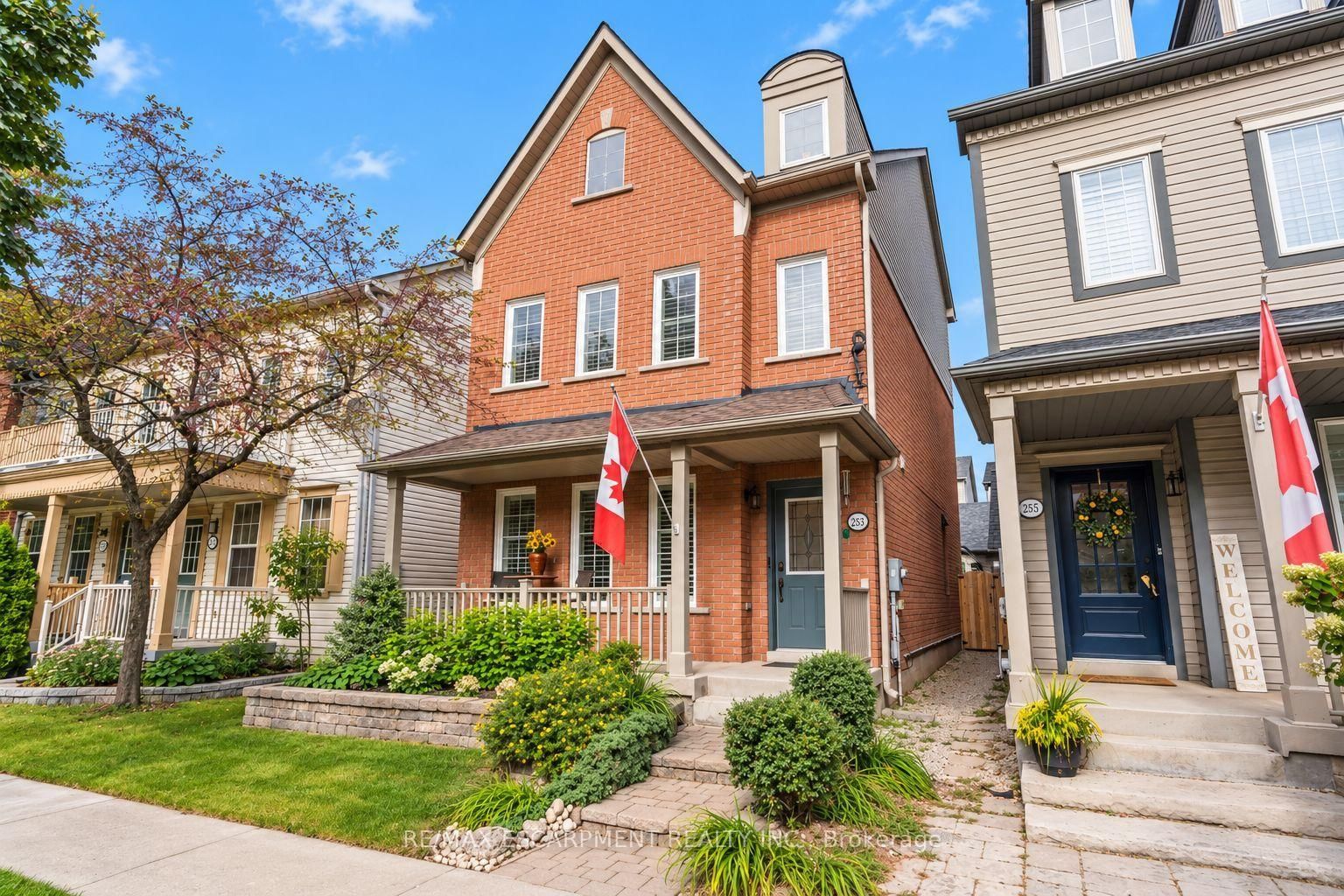 253 Gatwick Drive • Oakville, ON photo 2