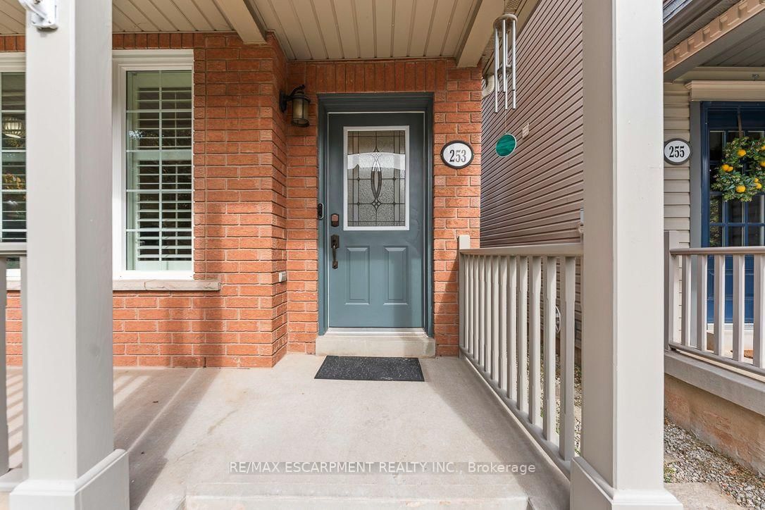 253 Gatwick Drive • Oakville, ON photo 3