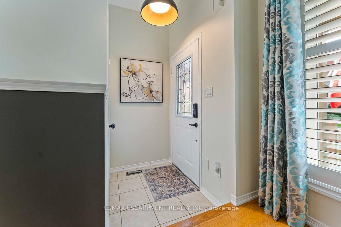 253 Gatwick Drive • Oakville, ON photo 4