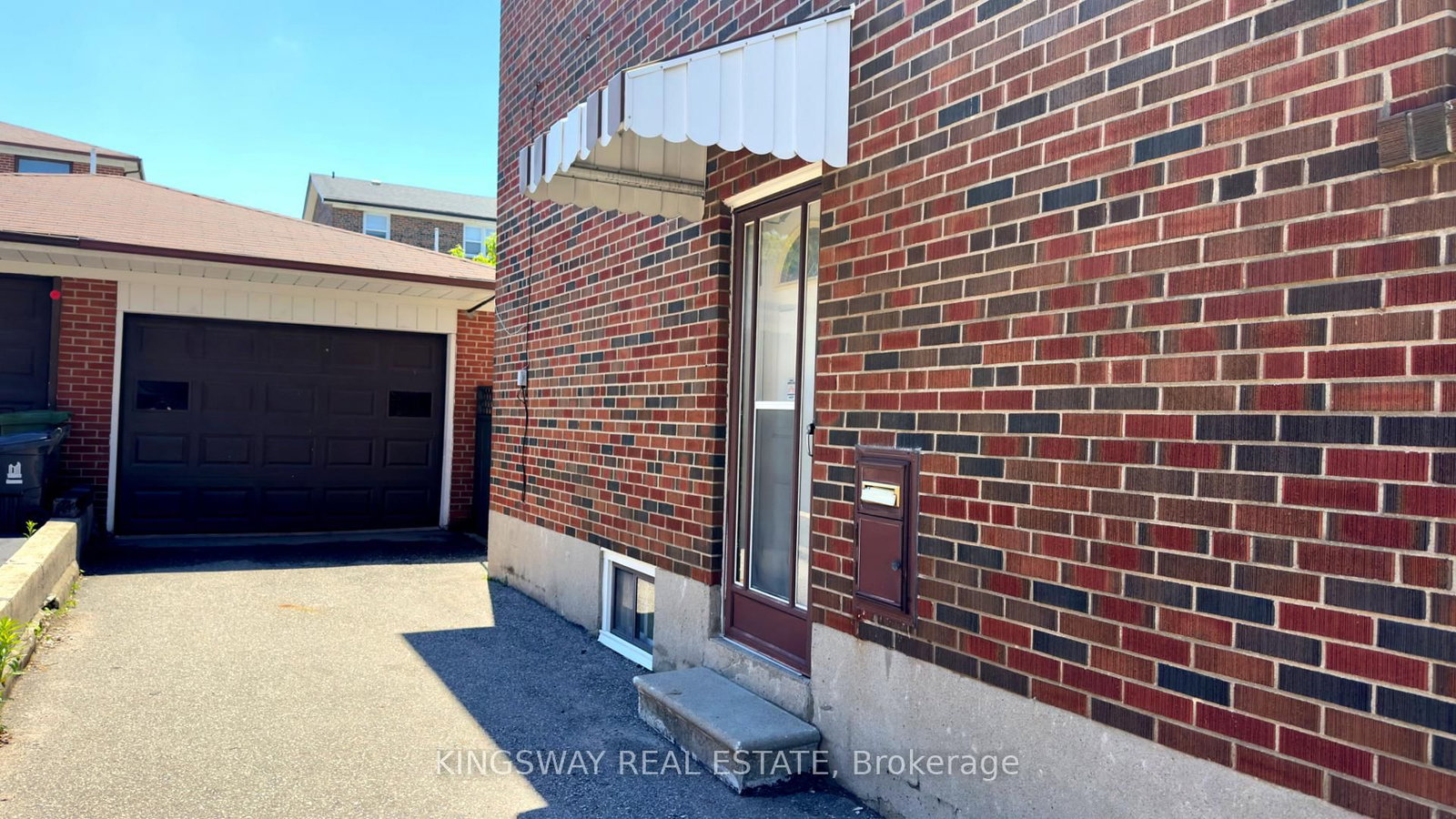 31 Quinan Drive • Toronto, ON photo 4